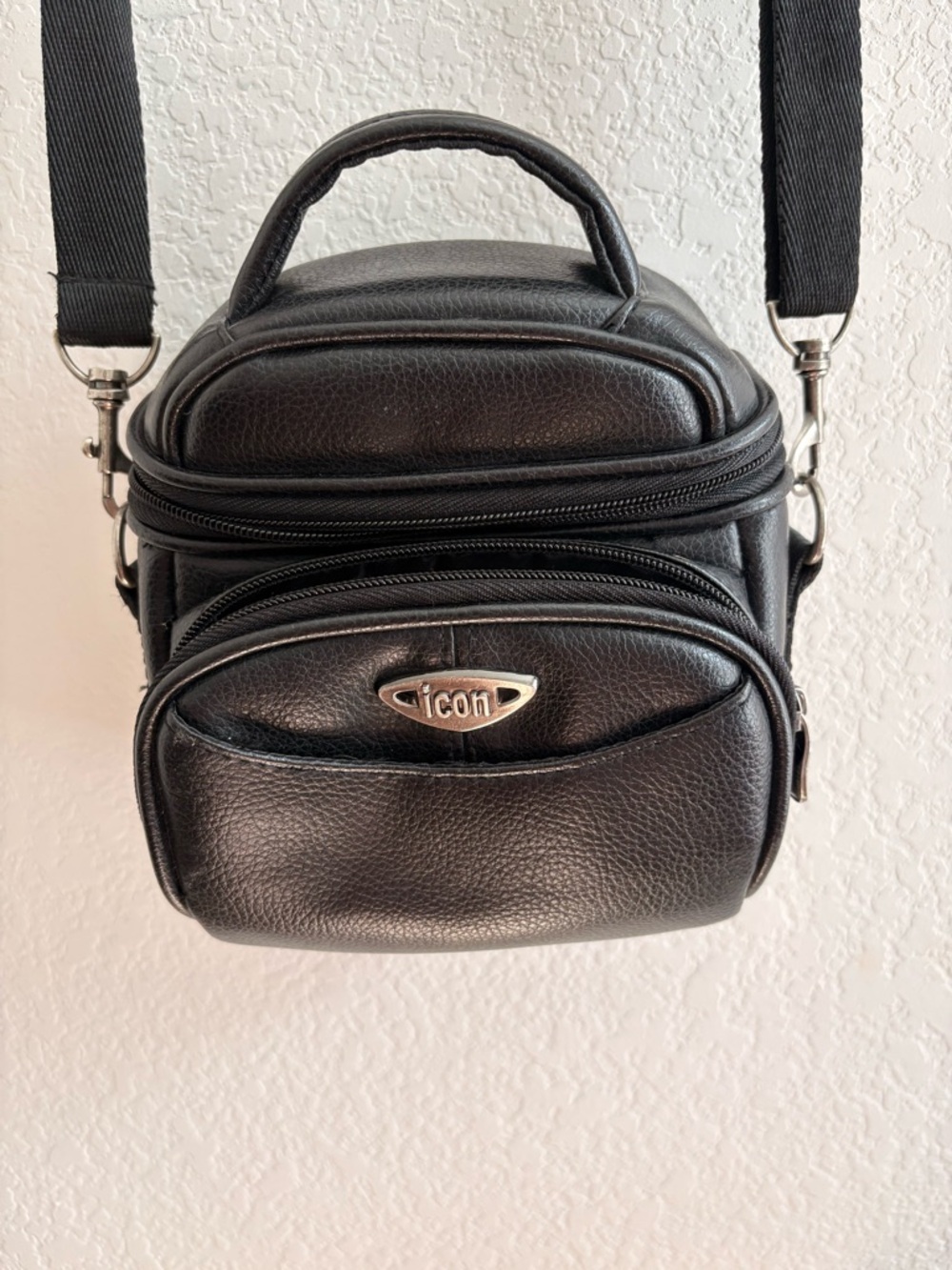 Icon Black Camera bag with shoulder strap-compact, padded, multiple compartment